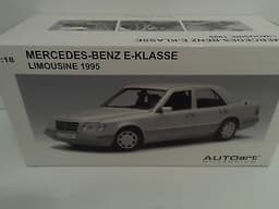 AUTOart Mercedes E320 1:18 silver