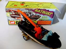 BATBOAT 1st Corgi # 107 mint, original box ! With rare plastic coupling !