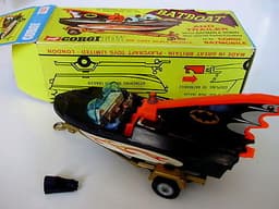 BATBOAT 1st Corgi # 107 mint, original box ! With rare plastic coupling !