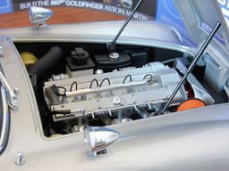 BUILD YOUR OWN JAMES BOND 007 1:8 SCALE ASTON MARTIN DB5 GOLDFINGER / SKYFALL