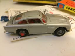 Corgi 270 James Bond Aston Martin DB5 With original WINGED BOX Instructions Etc