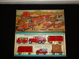 Corgi Gift Set No 23 Chipperfields Circus Models - with Booking Office. RARE