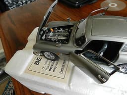 DANBURY MINT- ASTON MARTIN DB5 James bond 007 1:24