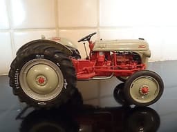 DANBURY MINT FORD 8N DIECAST TRACTOR FARM VEHICLE 1/16 SCALE NO BOX