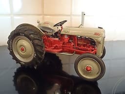 DANBURY MINT FORD 8N DIECAST TRACTOR FARM VEHICLE 1/16 SCALE NO BOX