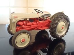 DANBURY MINT FORD 8N DIECAST TRACTOR FARM VEHICLE 1/16 SCALE NO BOX