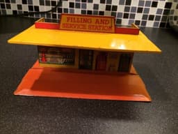 DINKY TOYS No 48 FILLING AND SERVICE STATION/PETROL STATION PRE WAR BOXED