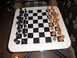JOHN JAQUES CHESS BOARD AND CHESS SET