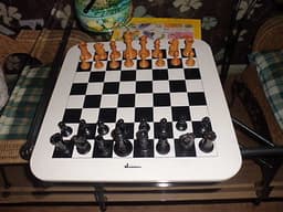 JOHN JAQUES CHESS BOARD AND CHESS SET