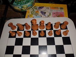 JOHN JAQUES CHESS BOARD AND CHESS SET