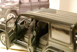 Mercedes-Benz G55 G-Class W463 AMG metallic-black 1:18 AUTOart S63 SL500 600 500