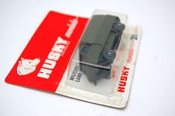 Mint HUSKY models No.21 MILITARY LAND ROVER within red blister card