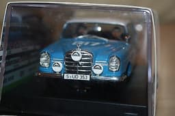Revell Slot Car - Mercedes Benz 300 SE Rallye Argentina 1964 (Scalextric)