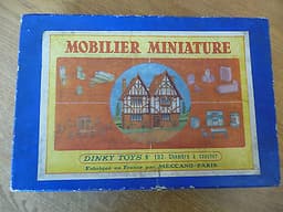 Vintage Dinky Varden Doll\'s house Toy Bedroom Funiture; Set 102 complete & boxed