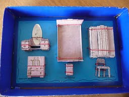 Vintage Dinky Varden Doll\'s house Toy Bedroom Funiture; Set 102 complete & boxed