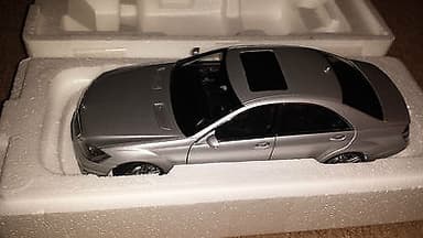 1/18 Autoart Mercedes Benz S 63 AMG W221 Mercedes S63 AMG SILVER RARE Mercedes