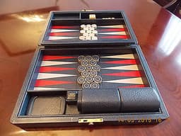 A SUPERB VINTAGE DARK BLUE LEATHER ASPREY OF LONDON BACKGAMMON SET - BOXED