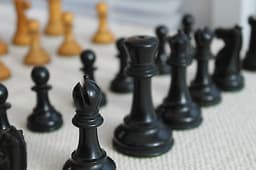 ANTIQUE 19c JAQUES EBONY & BOXWOOD CHESS SET