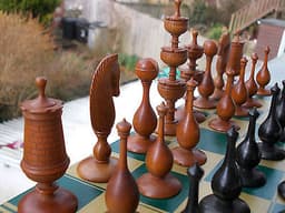 ANTIQUE CHESS SET,9.2 cm KING, BOXWOOD & EBONY, A/F