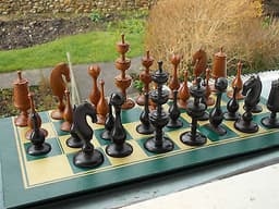 ANTIQUE CHESS SET,9.2 cm KING, BOXWOOD & EBONY, A/F