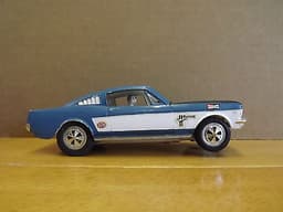 AURORA/K&B (SCALEXTRIC TYPE) 1/32nd SCALE FORD MUSTANG.BUILT SLOT CAR KIT.