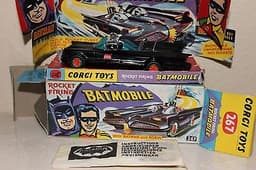BATMOBILE #267 ...CORGI TOYS 1968... ALL ORIGINAL WITH BATMAN BADGE !!!