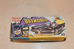 BATMOBILE #267 ...CORGI TOYS 1968... ALL ORIGINAL WITH BATMAN BADGE !!!