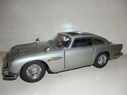 BOXED JAMES BOND DANBURY MINT ASTON MARTIN DB5 1:24 SCALE CETIFICATE/PAPERWORK