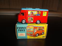 Corgi 426 Chipperfields Circus Mobile Booking Office (Smith\'s Karrier Van) MIB