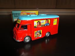 Corgi 426 Chipperfields Circus Mobile Booking Office (Smith\'s Karrier Van) MIB