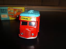 Corgi 426 Chipperfields Circus Mobile Booking Office (Smith\'s Karrier Van) MIB