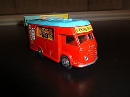 Corgi 426 Chipperfields Circus Mobile Booking Office (Smith\'s Karrier Van) MIB