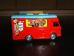 Corgi 426 Chipperfields Circus Mobile Booking Office (Smith\'s Karrier Van) MIB