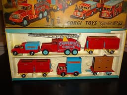 Corgi Gift Set No 23 Chipperfields Circus Models - with Landrover 109" W.B RARE