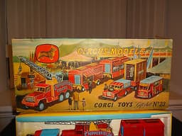 Corgi Gift Set No 23 Chipperfields Circus Models - with Landrover 109" W.B RARE