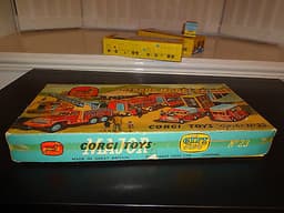 Corgi Gift Set No 23 Chipperfields Circus Models - with Landrover 109" W.B RARE