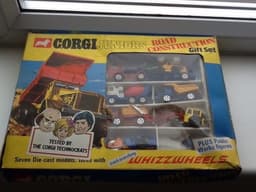 Corgi juniors road construction gift set, 7 Die-cast models 3 with whizzwheels