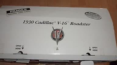DANBURY MINT 1:12 1930 CADILLAC V16 ROADSTER with PLINTH & ACCESSORIES.