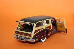 Danbury Mint 1947 Buick Roadmaster Estate Wagon 1:24 Scale Die cast Car