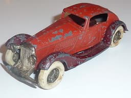 Pre war Dinky 24e Super Streamlined saloon. First chassis. Tootsie wheels.
