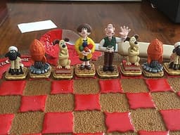 RARE WALLACE AND GROMIT CHESS SET IN MINT CONDITION