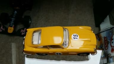 Scalextric aston martin yellow superb condition