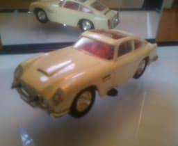 SCALEXTRIC VINTAGE JAMES BONDS ASTON MARTIN DB7
