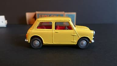 TRI ANG SPOT ON AUSTIN SEVEN ORIGINAL PAINT& BOXED N° 211