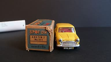TRI ANG SPOT ON AUSTIN SEVEN ORIGINAL PAINT& BOXED N° 211