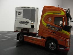 WSI Manfreight Volvo FH4 with fridge trailer. 1:50 scale like Tekno, Corgi, NZG
