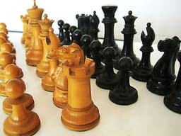 1850\'s ANTIQUE STAUNTON EBONY AND BOXWOOD WEIGHTED CHESS SET JAQUES KING 3 1/2 \"