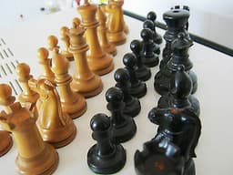 1850\'s ANTIQUE STAUNTON EBONY AND BOXWOOD WEIGHTED CHESS SET JAQUES KING 3 1/2 \"