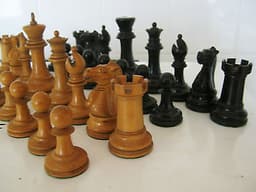 1850\'s ANTIQUE STAUNTON EBONY AND BOXWOOD WEIGHTED CHESS SET JAQUES KING 3 1/2 \"
