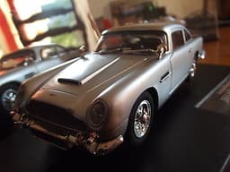 Carrera 25735 Aston Martin DB5 ( scalextric compatible slot car)